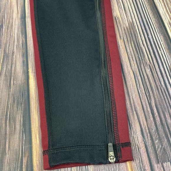 Zella Black & Maroon Color Block Leggings With Mesh & Leg Zipper Details- Sz XS - Picture 7 of 8